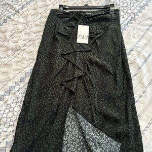 Zara Black and Green Patterned Skirt